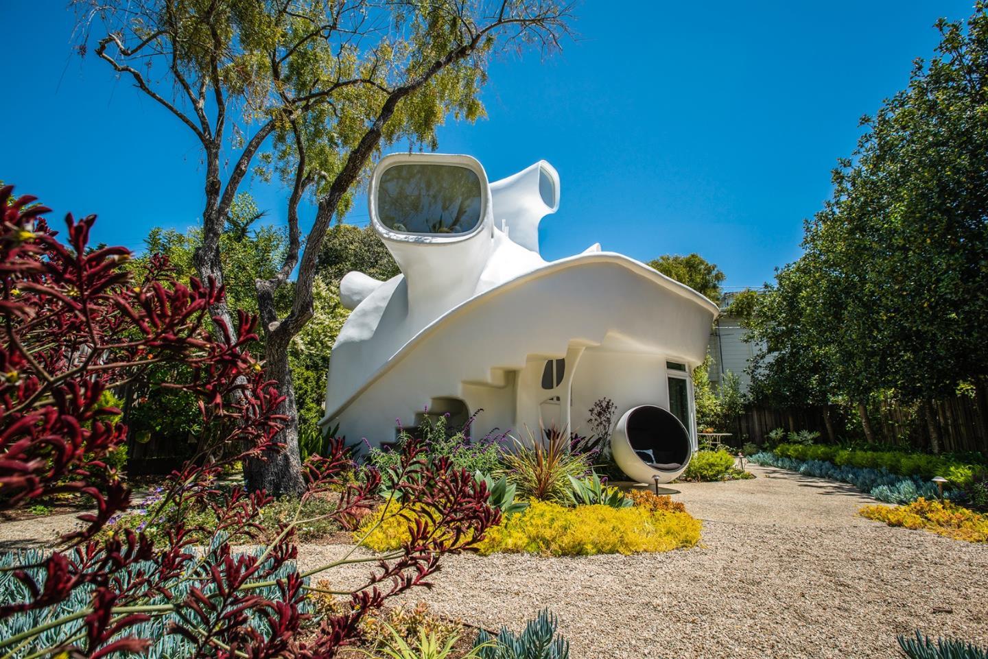 Late Night Real Estate The '70s Spaceship House — Very Famous